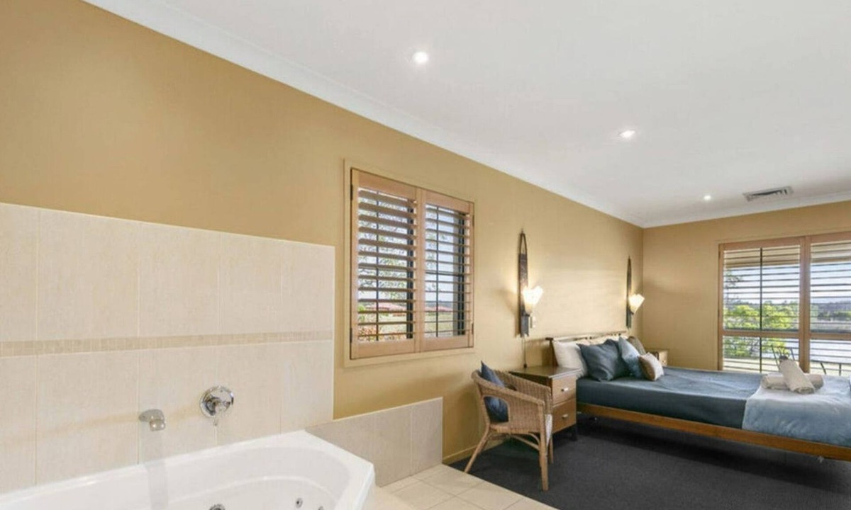 Rothbury Villa | Broken View Mountain Villa with Free Wine Tasting