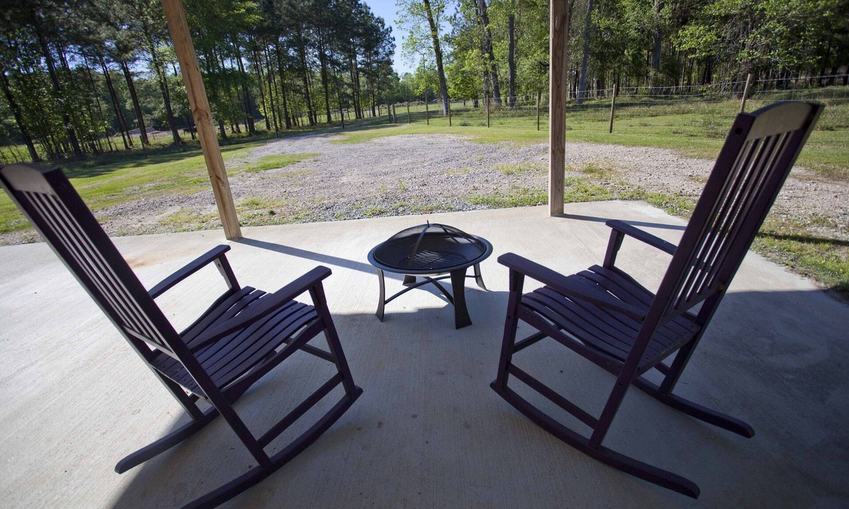 Deweyville House | Broken Wire Ranch.No worries! Peaceful, private and safe country experience!