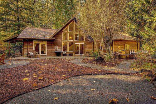 Mount Hood Village House | Brokenbridge Pond