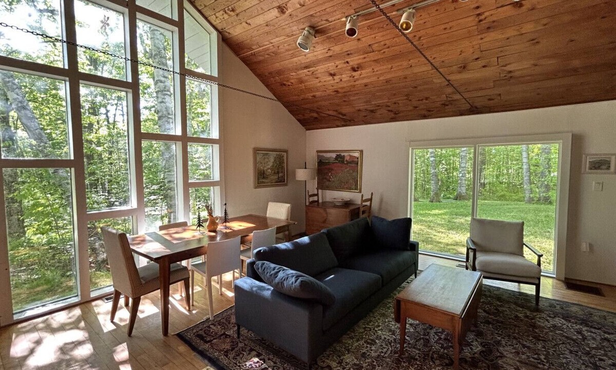 Peru Ski Chalet | Bromley Aframe - King Master Bed, Wood Fireplace