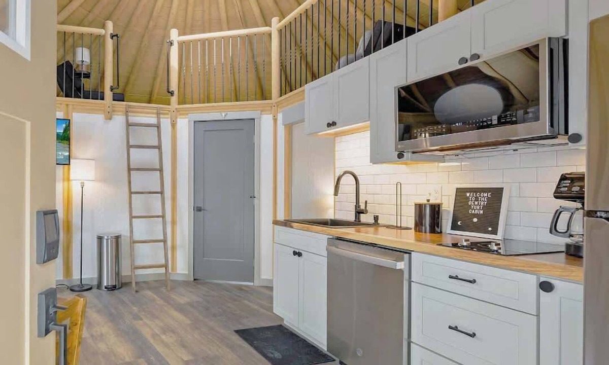 Canyon Lake Cabin | Bronco Yurt Cabin Luxe Glamping w Private Hot Tub