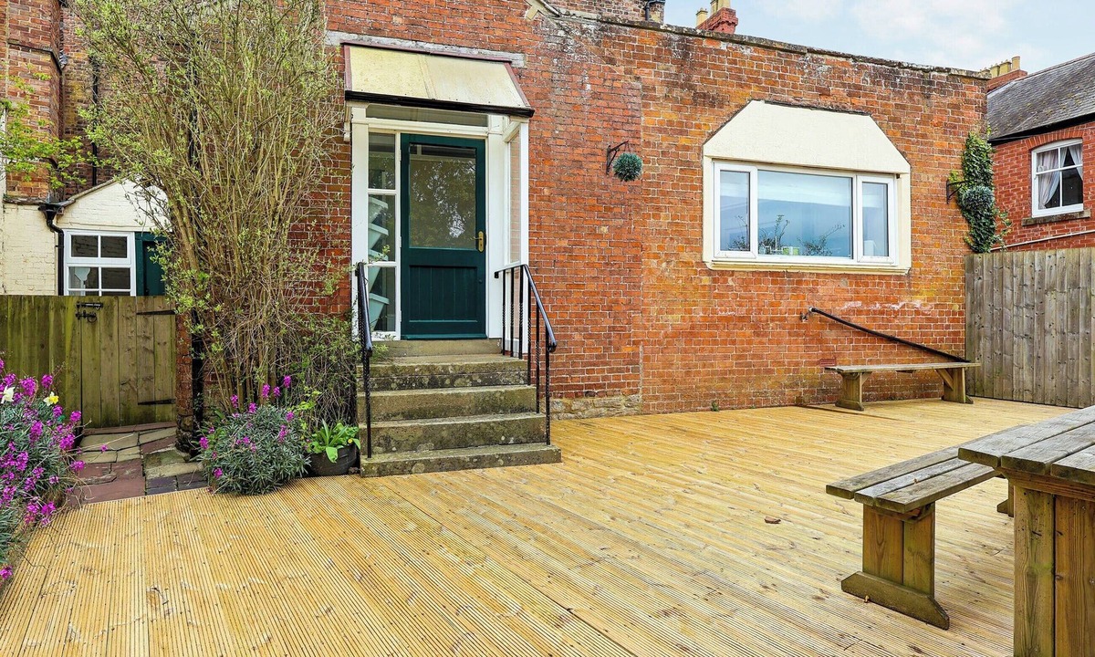 Berkeley Cottage | Brook House - UK43013