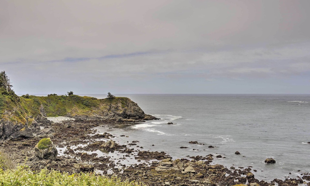 Brookings Apartment | Brookings Vacation Rental Studio - Walk to Town!