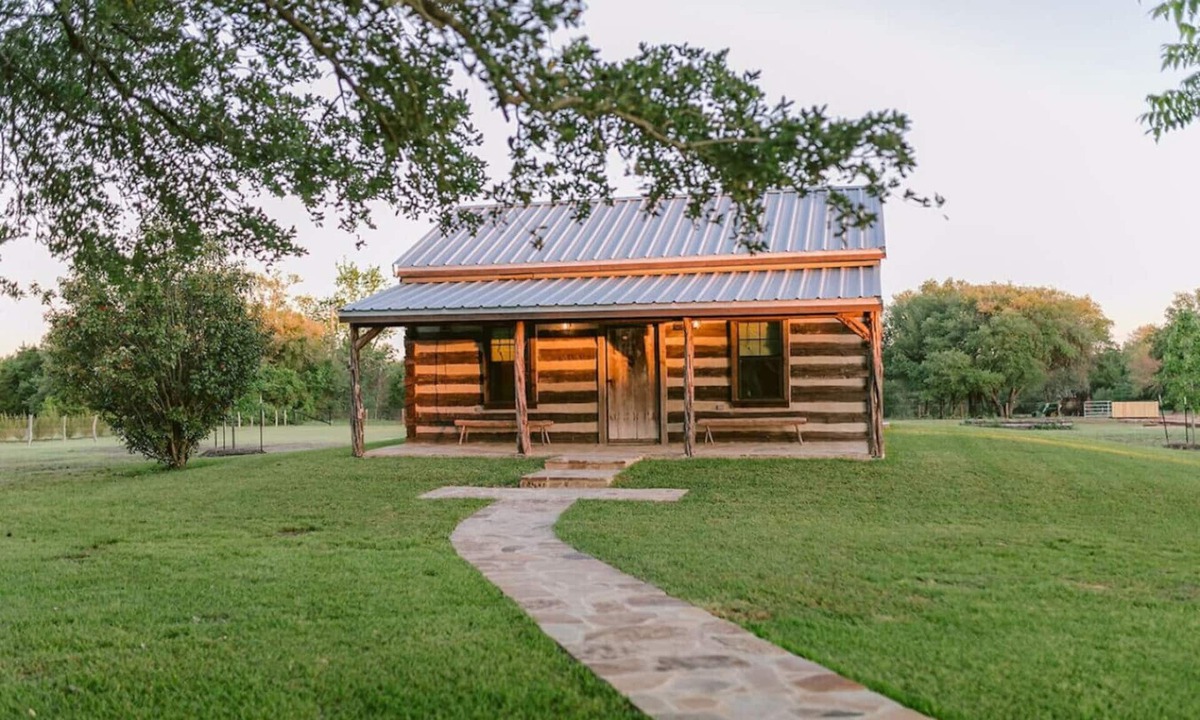 Round Top Cabin | Brooks Cabin @ The Lone Star Farm