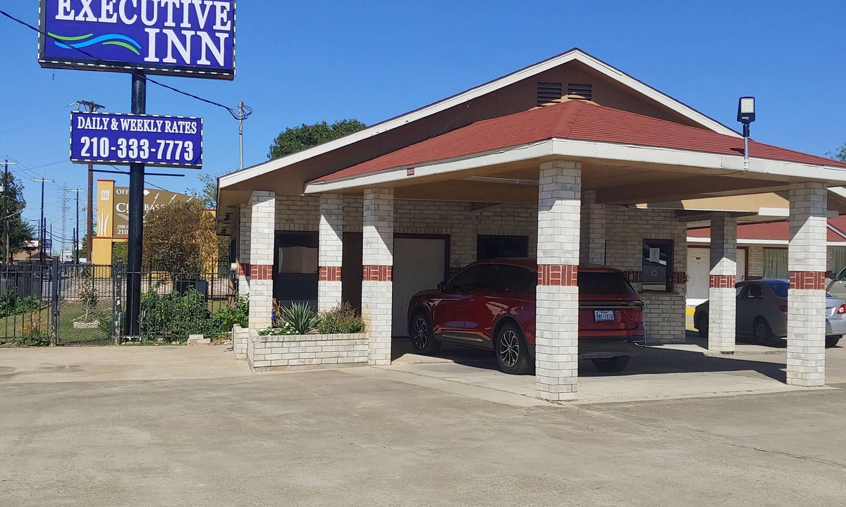 San Antonio Hotel | Brooks City Executive Inn
