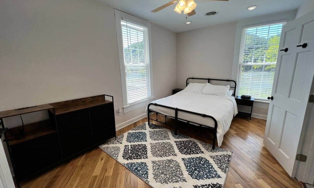 Fries Bed & Breakfast | Brookside Bliss at The Washington Inn