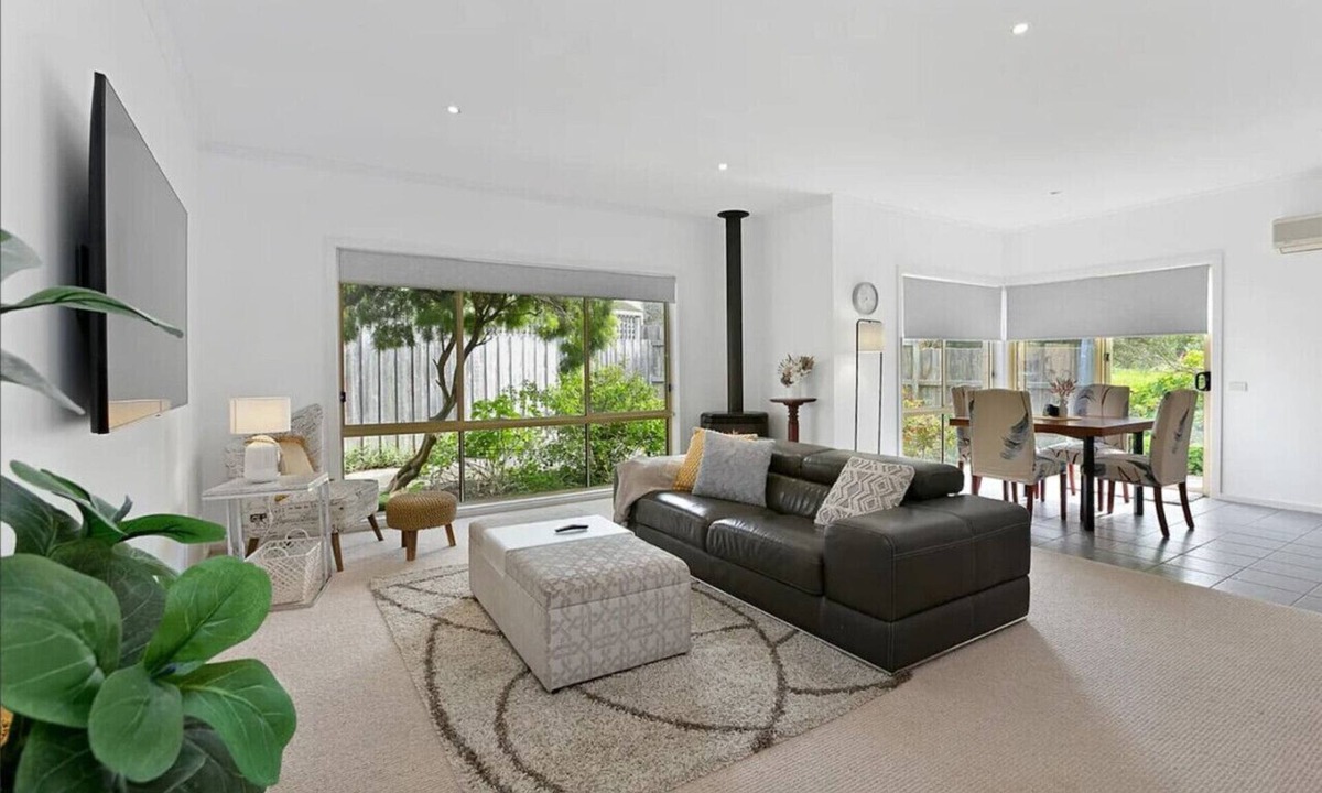 Apollo Bay House | Brookside - Centrally located