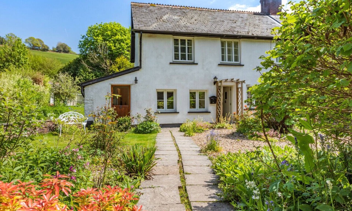 Watchet House | Brookside Cottage - Luxborough