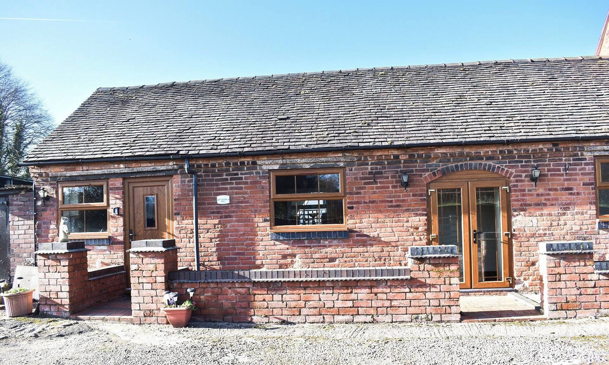 Lichfield Cottage | Brookside Cottage - UK42869