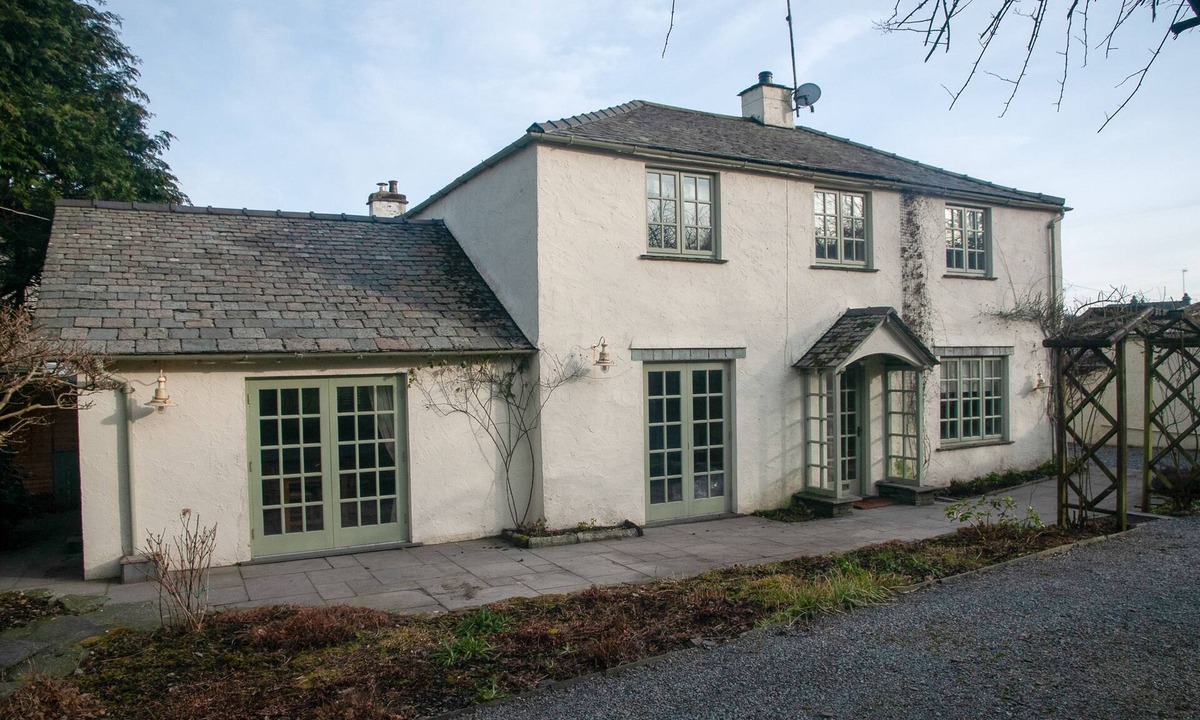 Hawkshead Cottage | Brookside, Hawkshead with garden and private parking