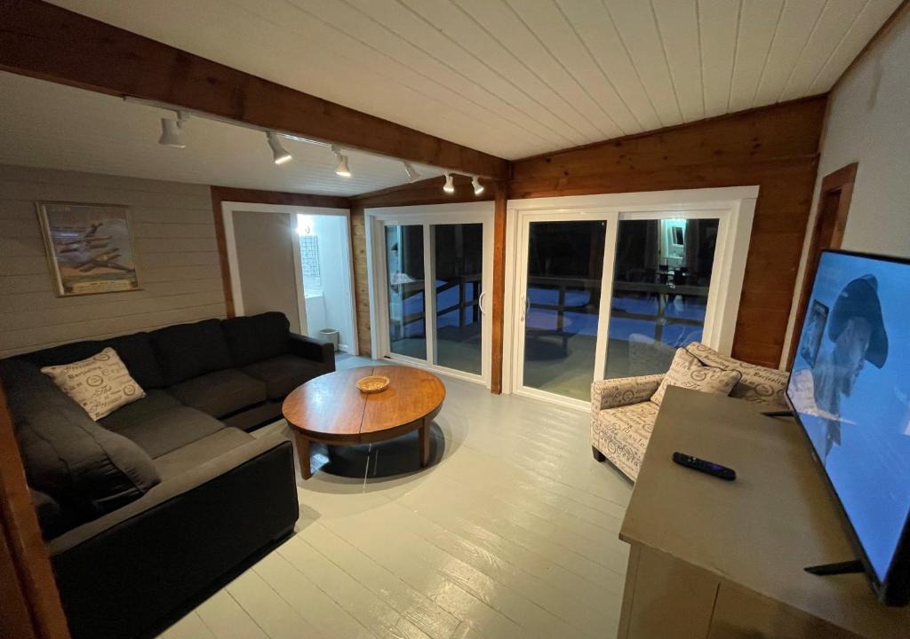 Goshen House | Brookside Hideaway, Brook Road Inn