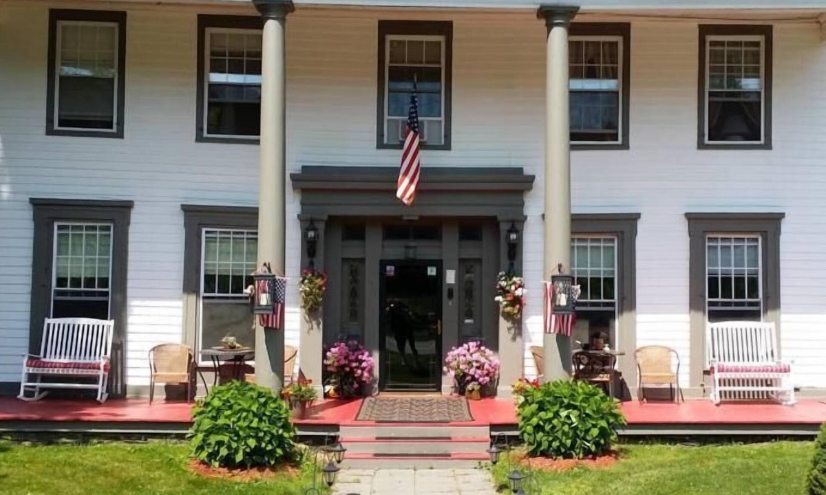 Laurens Bed & Breakfast | Brookside Inn At Laurens