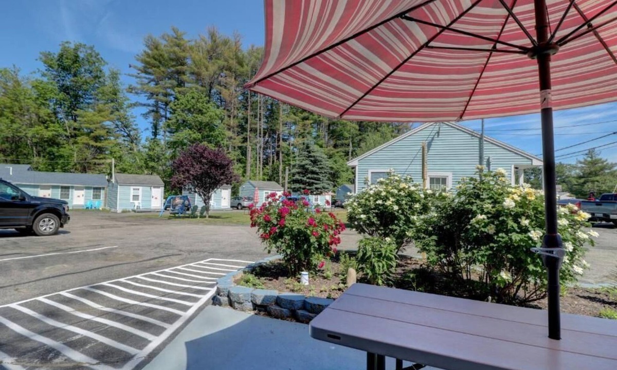 Southern Coast Hotel | Brookside Inn & Cottages