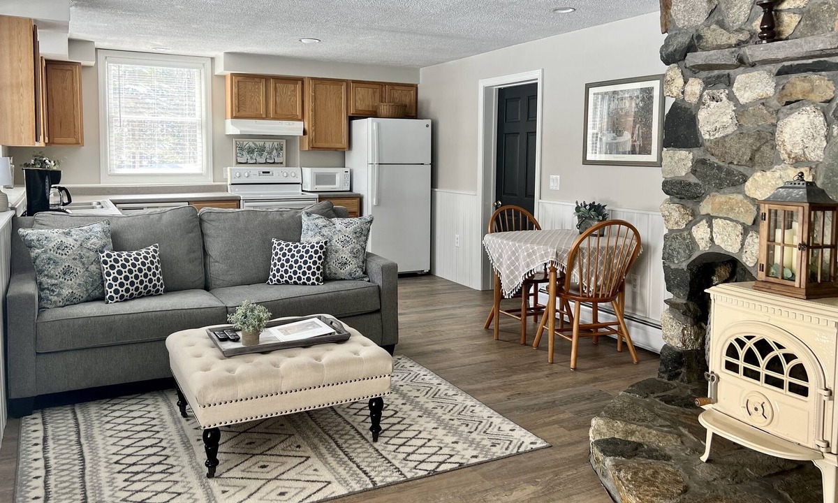 Waterford Apartment | *Brookside Retreat* 1bed/1 bath apt w/ private laundry great for travel nurse