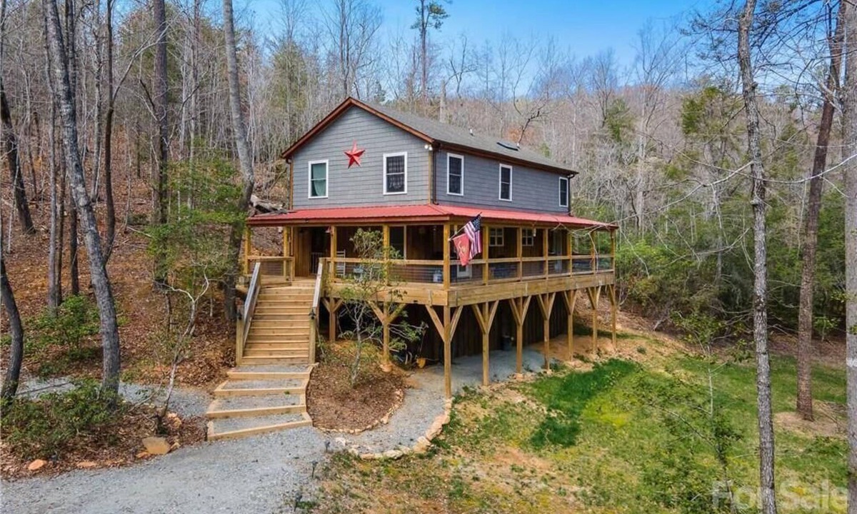 Lake Lure House | Brookside Retreat by Carolina Properties | Pet Friendly