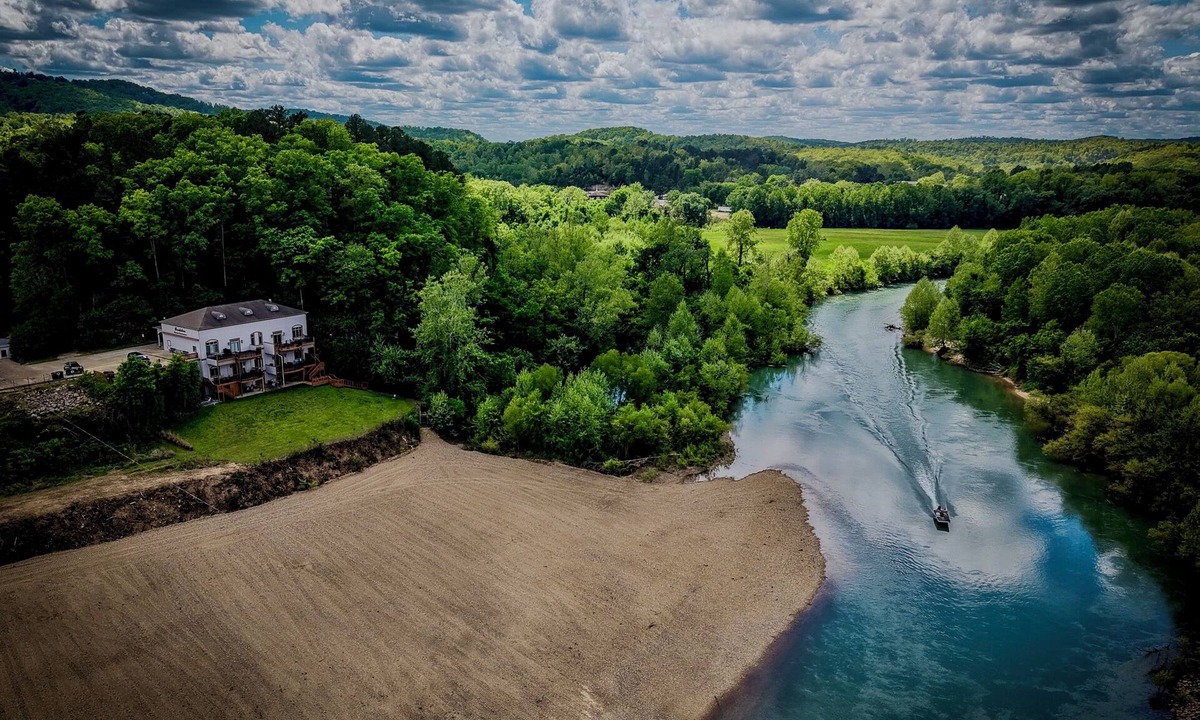 Van Buren Condo | Brookstone on Current River w/Private Gravel Bar No Cleaning Fee