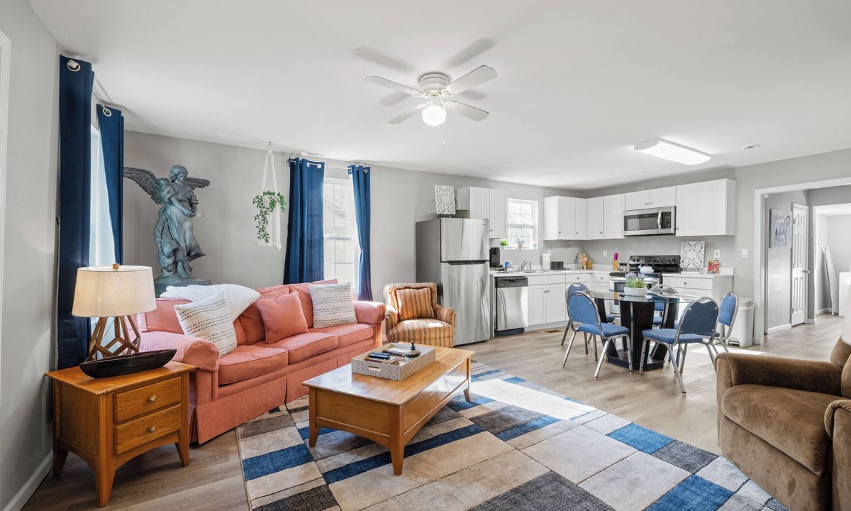 Covington House | Brothers bond 3bed 2bath, short walk to the square