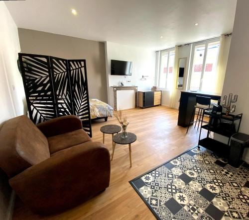 Louviers Apartment | Brown Cosy Loft Centre