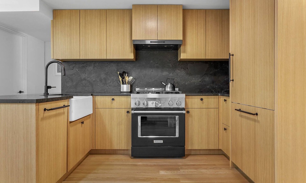 Cobble Hill Apartment | Brownstone Brooklyn floor-through gem (garden level)