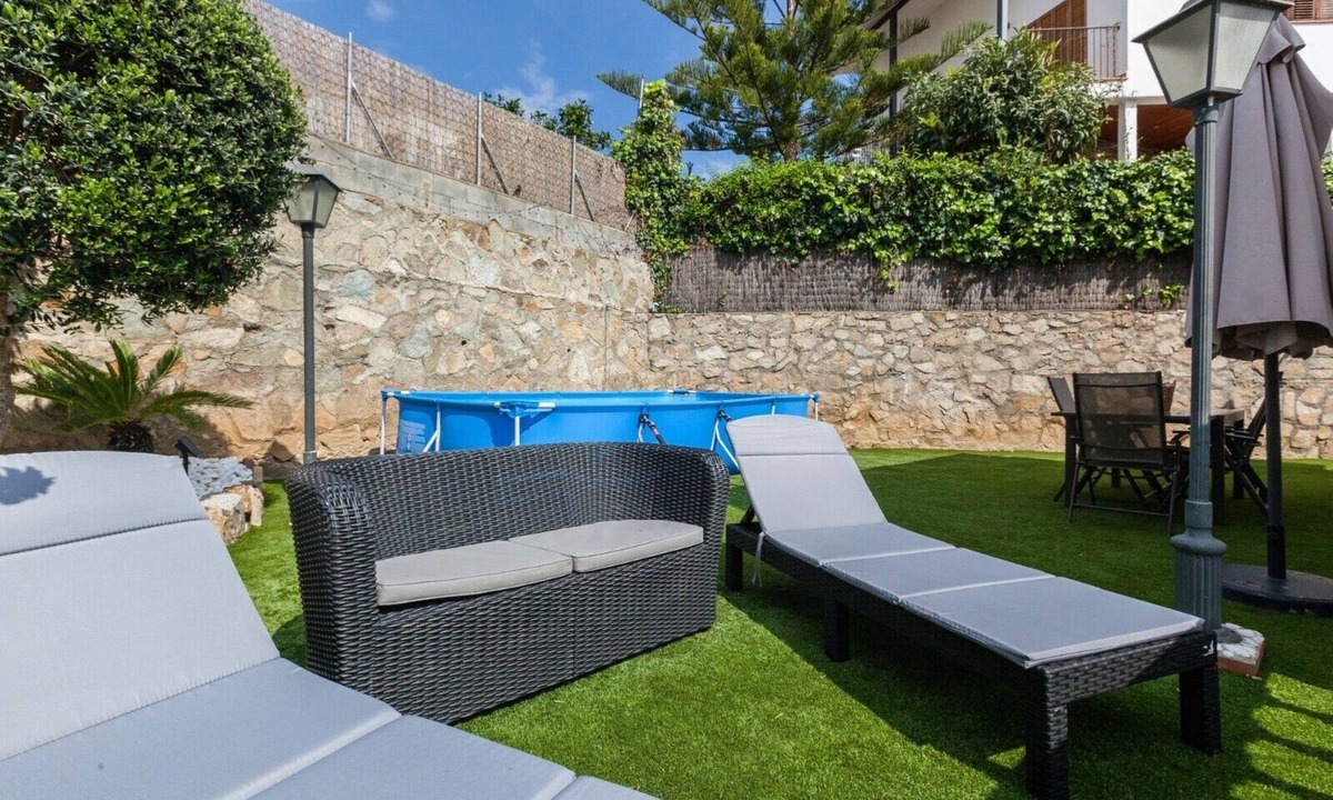 Canet de Mar Apartment | 'Bruc Beach' Apartment with Private Pool, Wi-Fi, and Air Conditioning