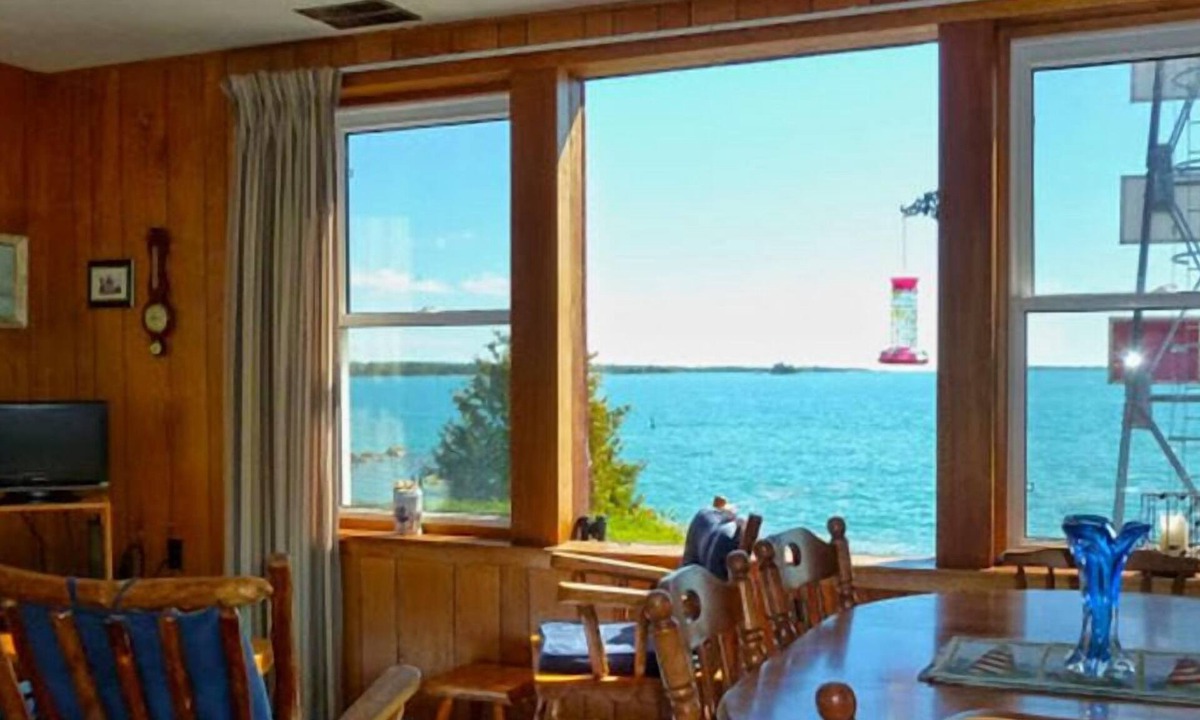 Bruce Mines Cabin | Bruce Bay Cottages & Lighthouse