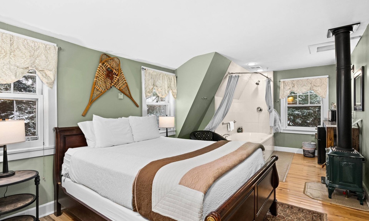 Congdon Park House | Brule River Suite w/Jacuzzi & Sauna