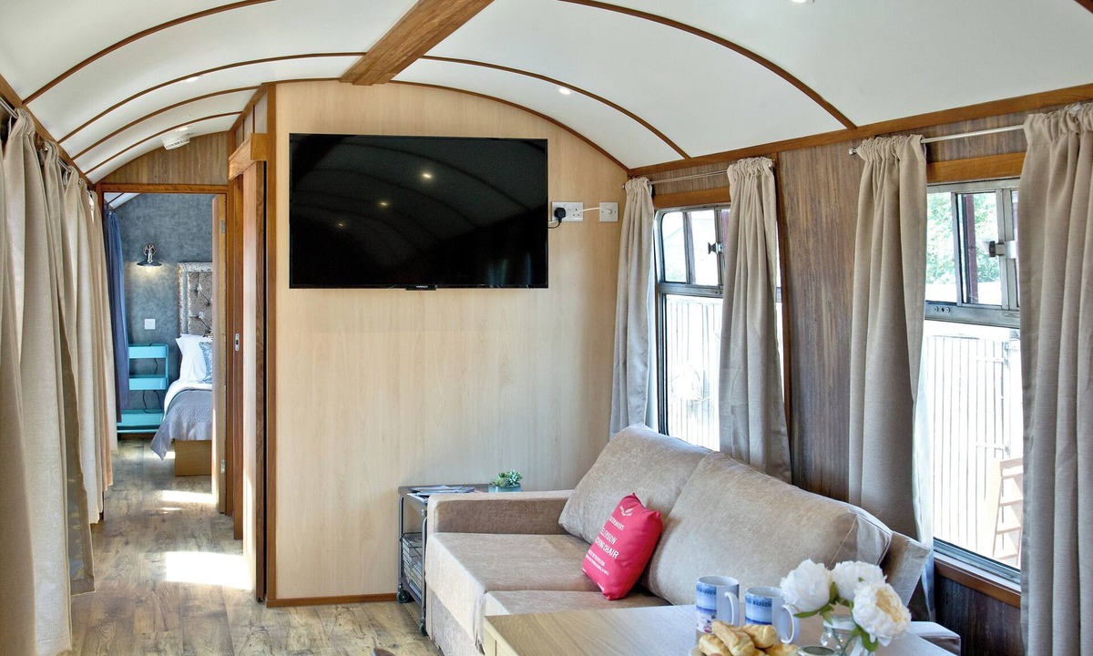 Dawlish Warren Ski Chalet | Brunel Boutique Railway Carriage 2