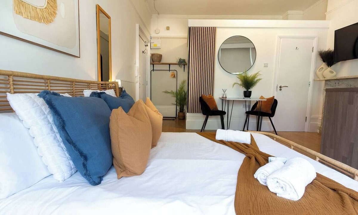 Brighton City Centre Apartment | ⭐ Brunswick Brighton REGENCY STUDIO BY THE SEA⭐