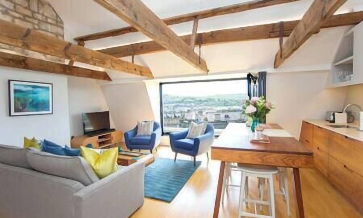 Upper Town Apartment | Brunswick Penthouse Flat