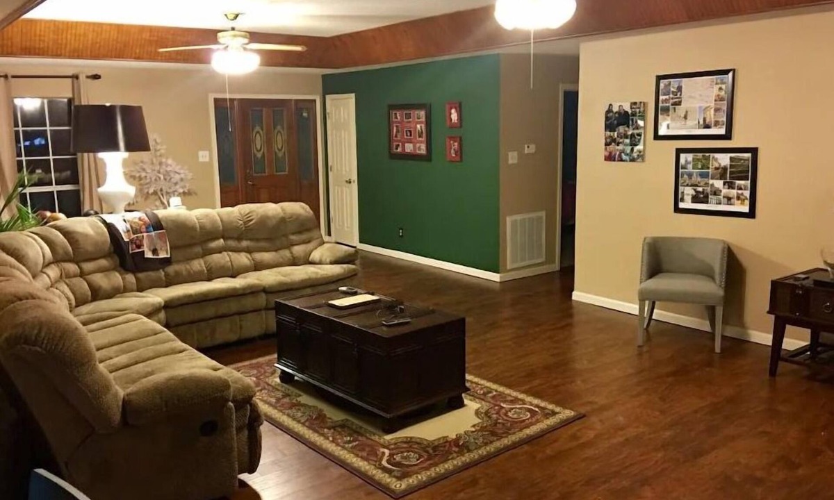 Bryant House | Bryant Home - Very Roomy, 3 Bedroom, 2 Bath Home