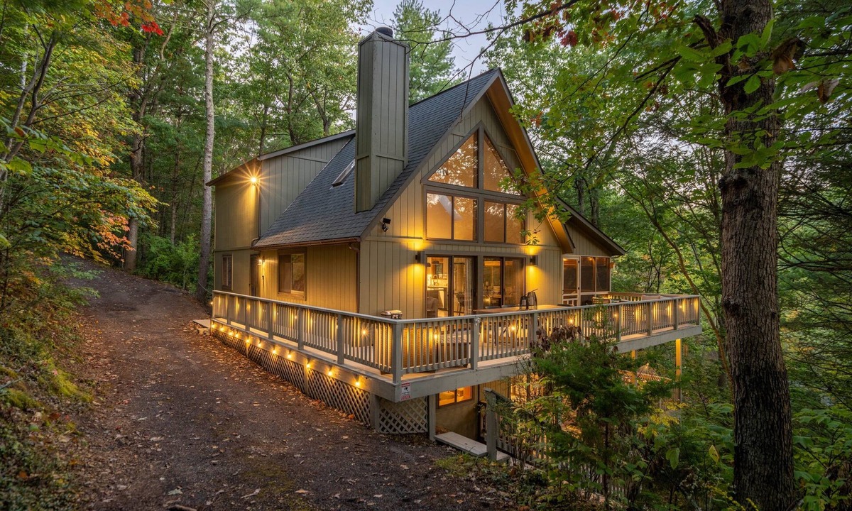Basye Ski Chalet | Bryce Resort | Hot Tub | Game Room | Sleeps 12