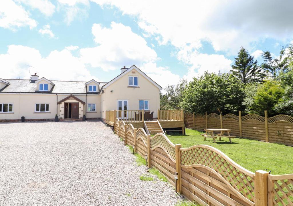 Denbigh House | Bryn Awel