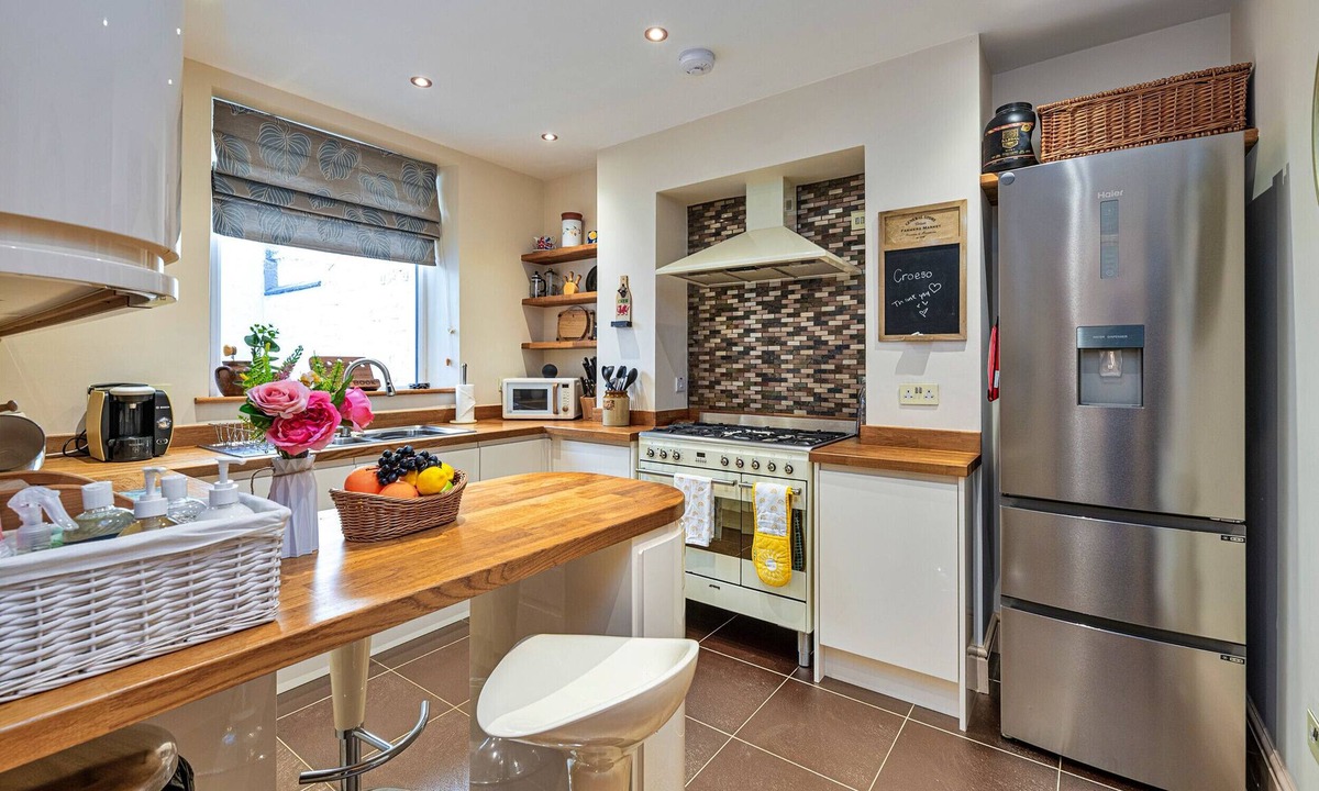 Bont Newydd House | Bryn Derfel House