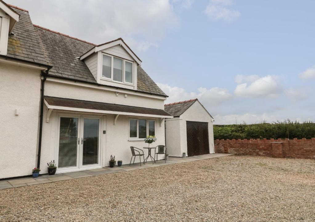 Llanfairpwllgwyngyll House | Bryn Eglwys Bach