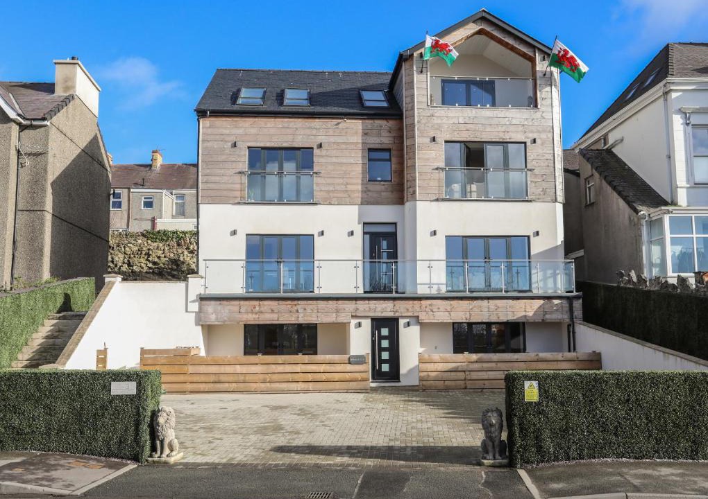 Bont Newydd Apartment | Bryn Min Manton Penthouse