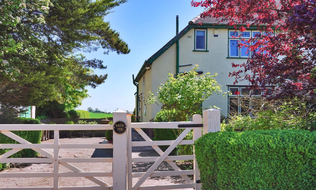 Ault Hucknall Cottage | Bryn Tor