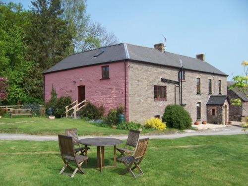Llanfihangel Tal-y-llyn Bed & Breakfast | Brynderwen Barn