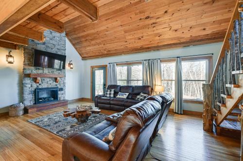 Bryson City House | Bryson City Cabin: Deck & Mountain-View Hot Tub