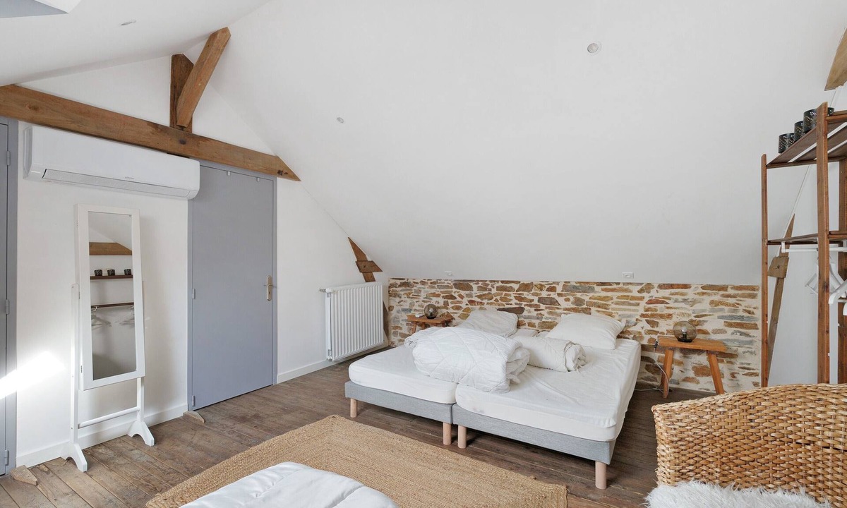 Saint-Mars-la-Jaille Apartment | Bubble of Serenity with Spa at “La Charmante des Vallons”