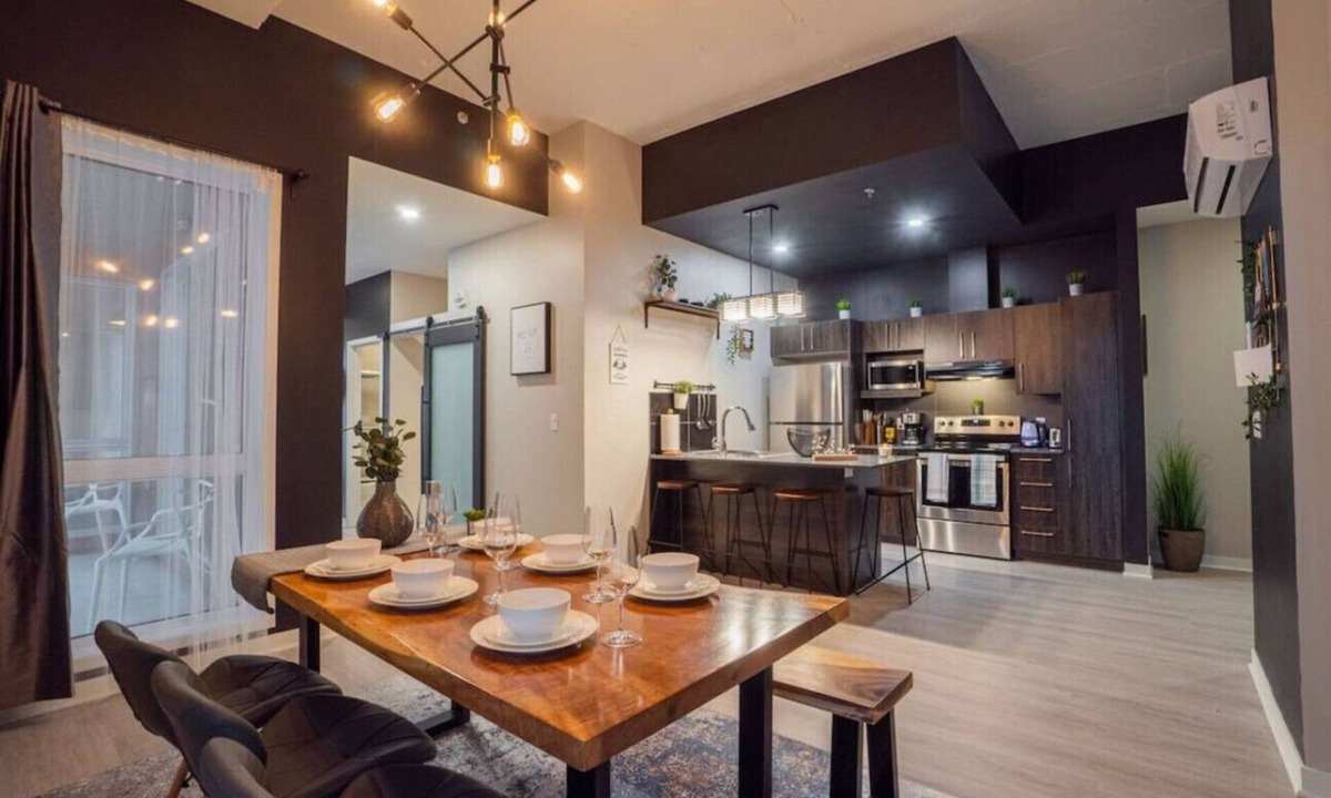 The Triangle Apartment | Buchanan *304* - Midtown Luxe Condo + gym
