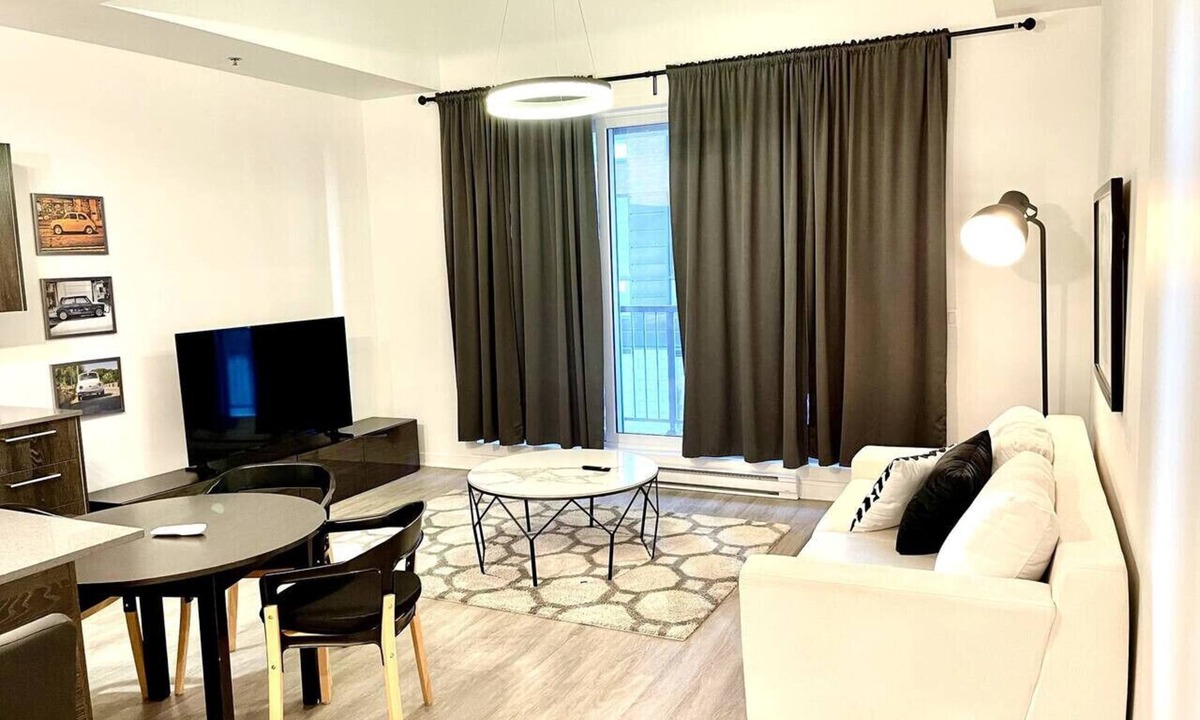The Triangle Apartment | Buchanan *305* - Luxe Loft+Gym