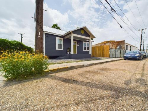 Downtown House | Buchanan Bungalow - Eclectic Mid-Mod Design DT