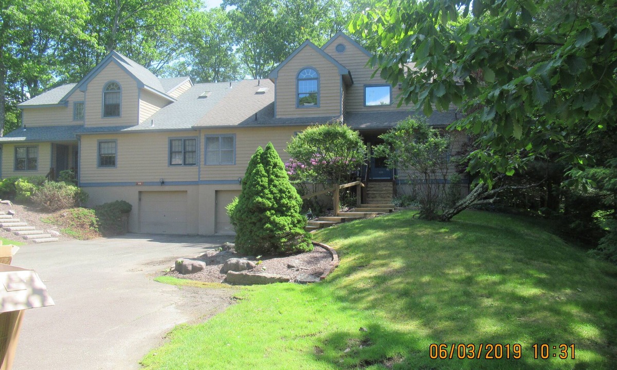 Buck Hill Falls Villa | Buck Hill Falls home sits on golf course