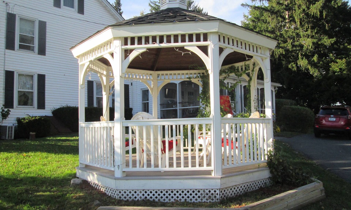 Montgomery Bed & Breakfast | Buck's Homestead B&B