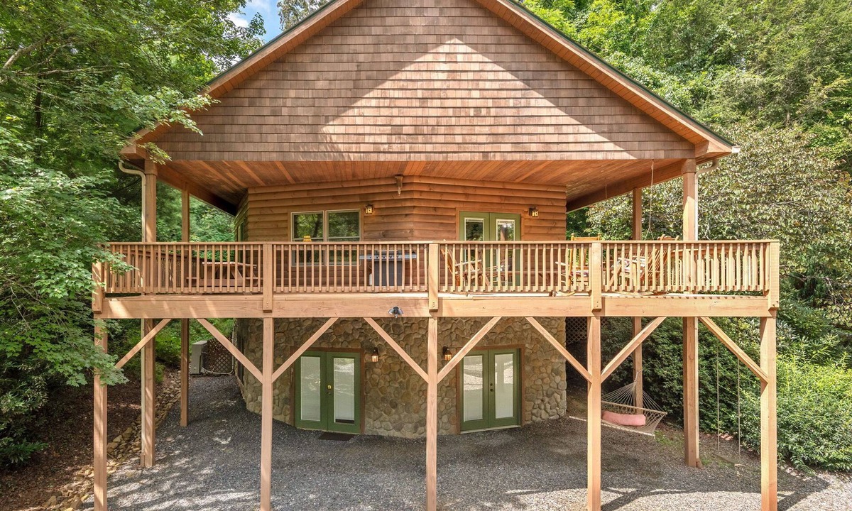 Weaverville Cabin | Buckeye Cabin, located in Weaverville, NC