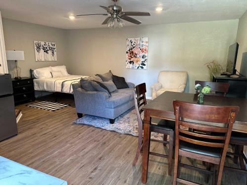 Gilmer Apartment | Buckeye Retreat