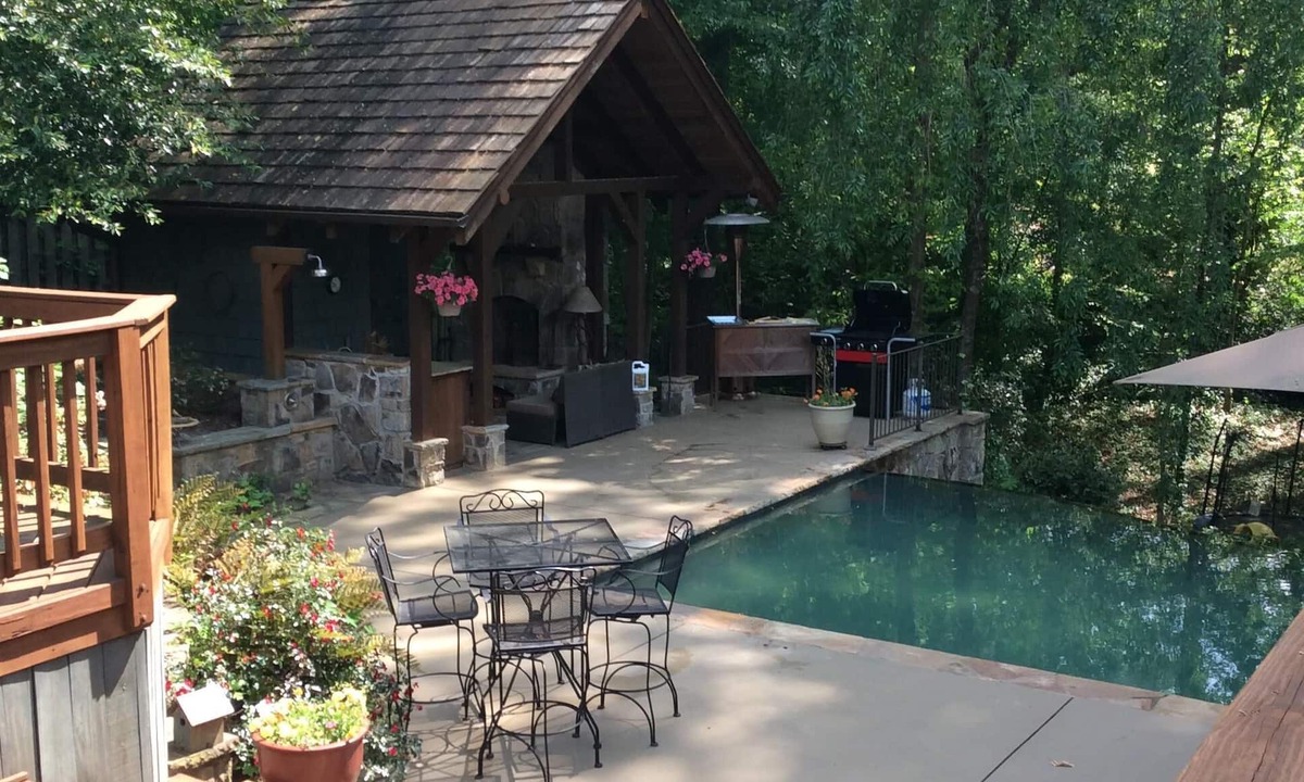 North Buckhead House | Buckhead, Infinity edge pool and hot tub ⚽️⚽️FIFA WORLD CUP⚽️⚽️ 9 miles to stadium.