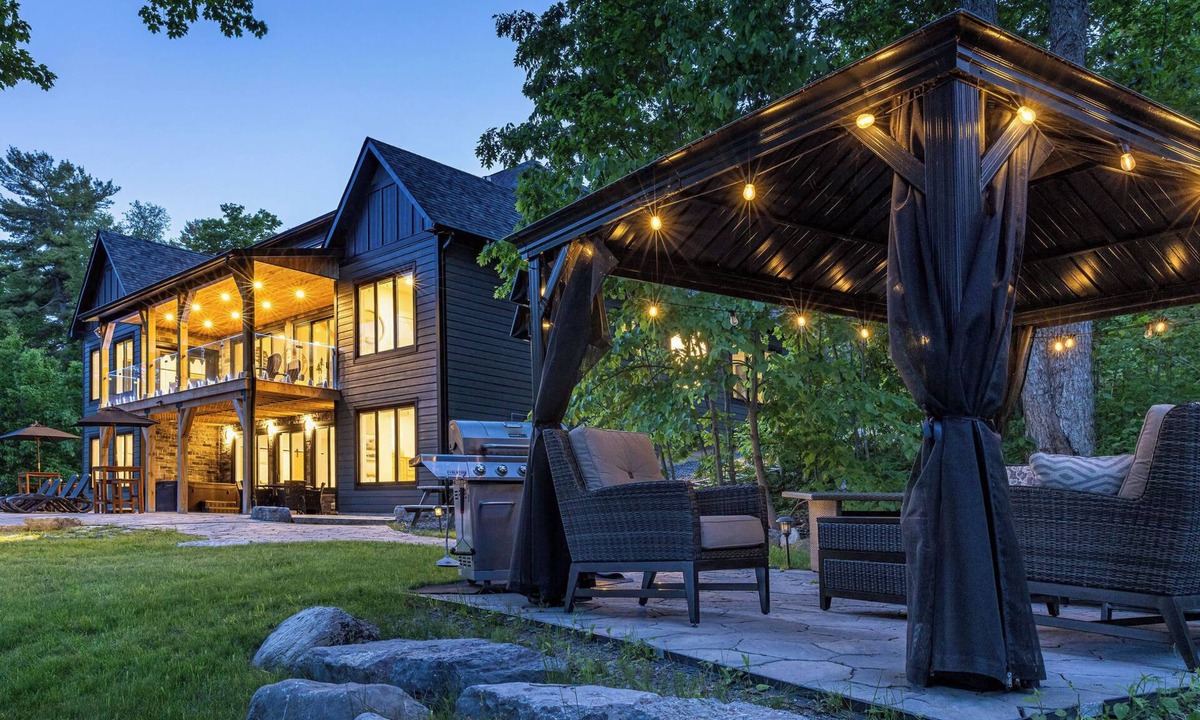 Buckhorn Cottage | Buckhorn Blue-Waterfront Luxury Cottage-5 bdrm-HotTub,Sauna,Rec Room, Beach Area