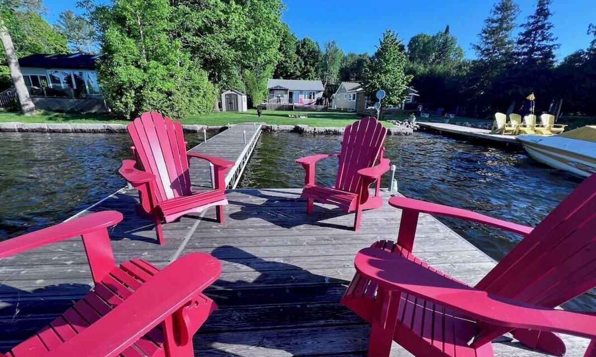 Trent Lakes Cottage | Buckhorn Lakeside Cottage