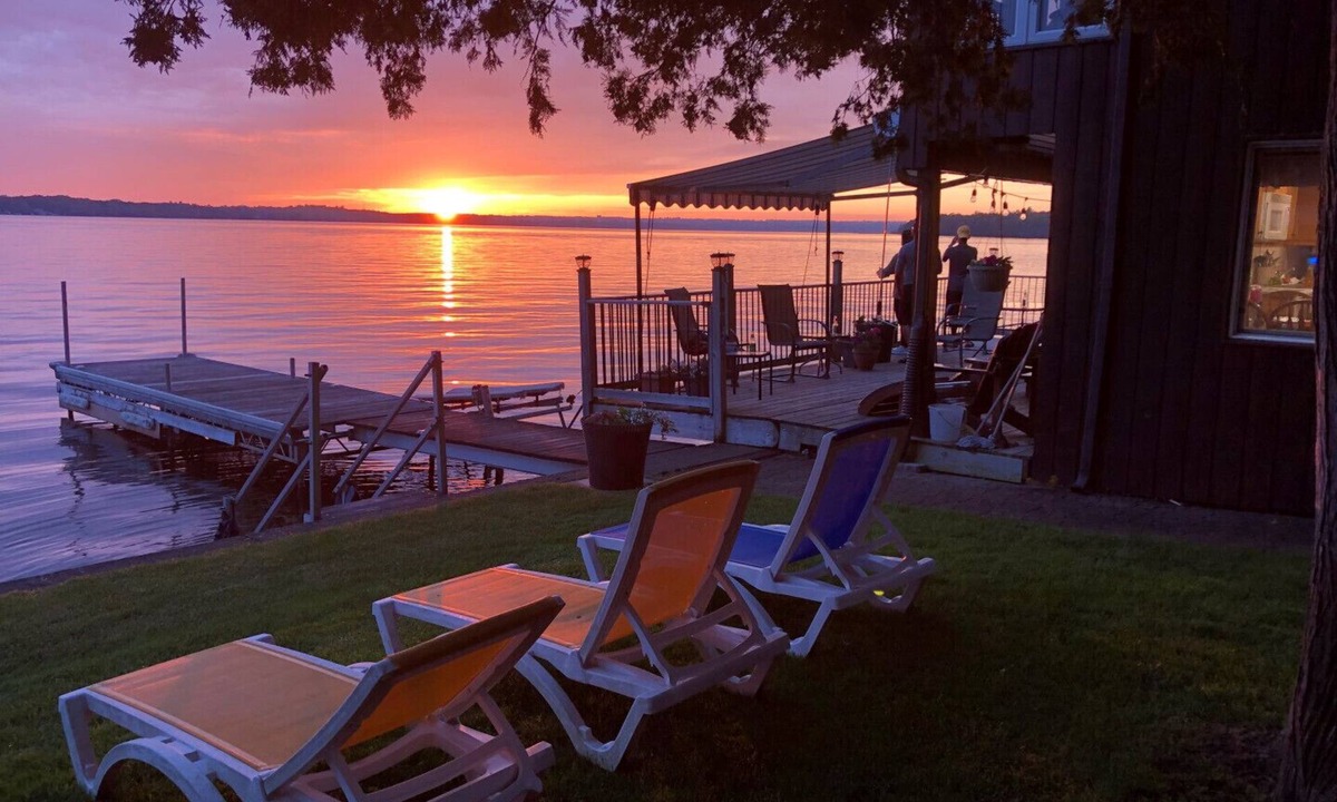 Trent Lakes Cottage | Buckhorn Luxury Lakefront Cottage with Dock and Boatlift